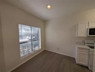 Photo #2: 21189358 Listing