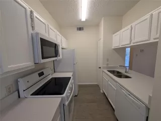 Photo #3: 21189358 Listing