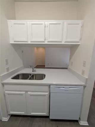 Photo #5: 21189358 Listing