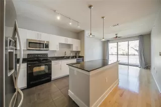 Photo #4: 21189706 Listing