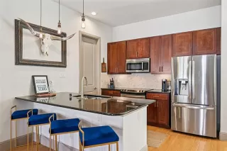 Photo #3: 21190589 Listing