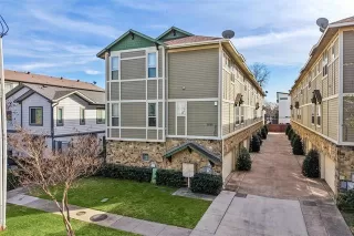 Photo #5: 21190589 Listing