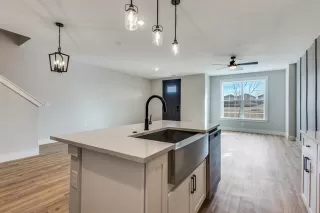 Photo #4: 21190602 Listing