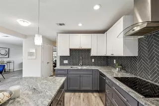 Photo #2: 21192502 Listing 