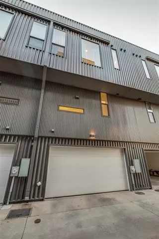 Photo #6: 21193359 Listing