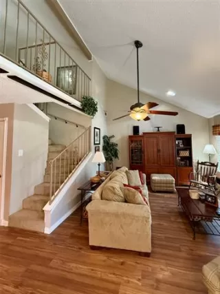 Photo #3: 21193396 Listing