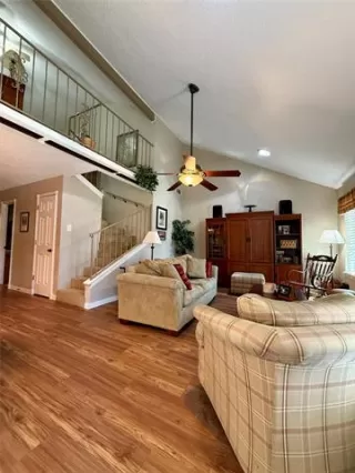 Photo #4: 21193396 Listing