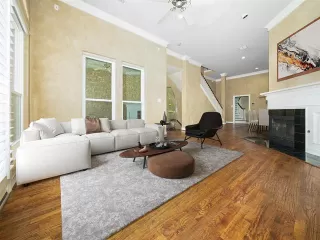 Photo #6: 21193899 Listing