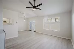 Photo #4: 21194360 Listing