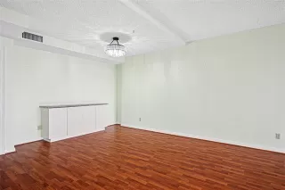 Photo #6: 21194634 Listing