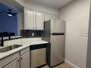 Photo #6: 21194951 Listing