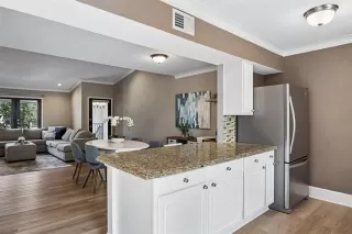 Photo #5: 21195278 Listing