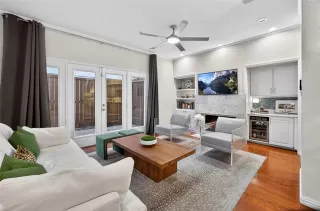 Photo #2: 21195356 Listing