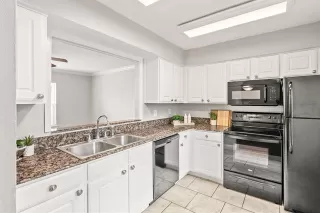 Photo #4: 21195486 Listing