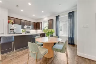 Photo #5: 21195628 Listing 