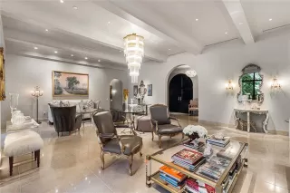 Photo #5: 21195654 Listing