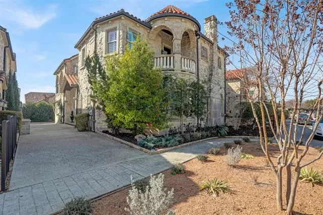 MLS: 21196064 Condo For Sale