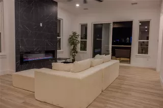 Photo #2: 21196259 Listing