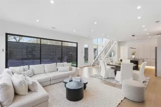 Photo #5: 21196319 Listing