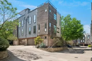 Photo #2: 21196659 Listing