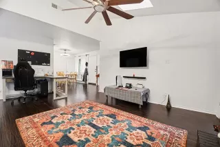 Photo #3: 21196831 Listing