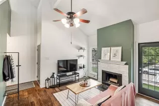 Photo #4: 21197059 Listing