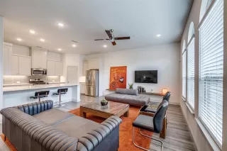 Photo #4: 21197230 Listing