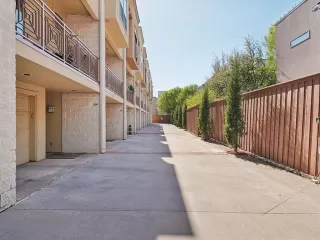 Photo #4: 21197802 Listing