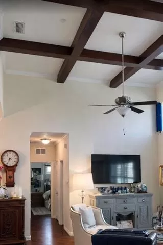 Photo #5: 21198104 Listing