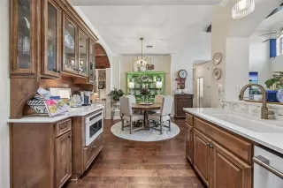 Photo #6: 21198104 Listing