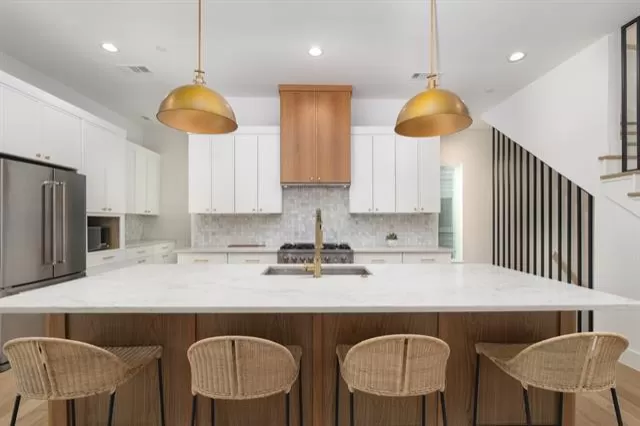 MLS: 21199696 Condo For Sale