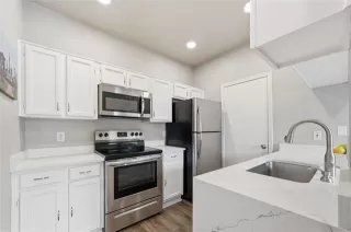 Photo #2: 21199706 Listing