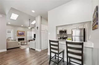 Photo #5: 21199706 Listing