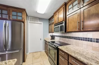 Photo #6: 21200078 Listing 