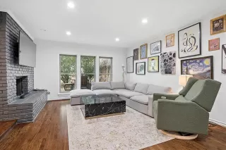 Photo #4: 21200198 Listing