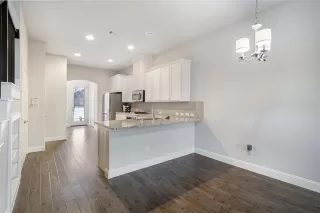 Photo #4: 21200447 Listing 