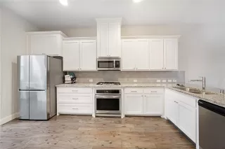 Photo #6: 21200447 Listing 