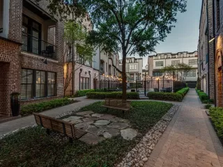 Photo #4: 21200569 Listing 