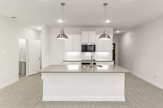 Photo #5: 21201126 Listing 