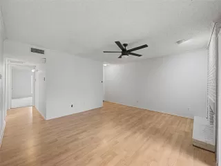 Photo #5: 21201652 Listing 