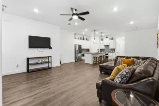 Photo #5: 21205632 Listing 