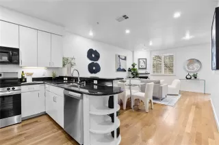 Photo #5: 21205985 Listing 