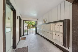 Photo #5: 21207351 Listing 