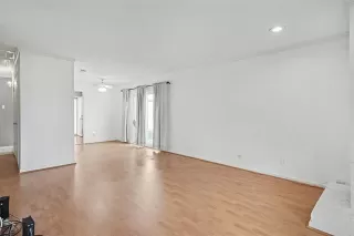 Photo #4: 21207561 Listing