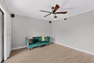 Photo #5: 21208217 Listing