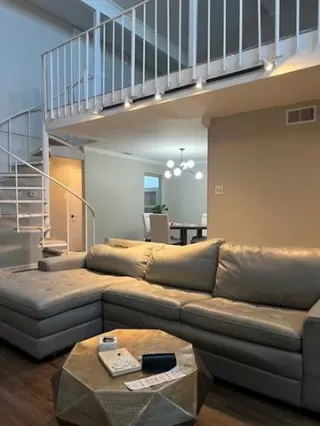 Photo #2: 21208303 Listing 