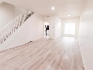 Photo #2: 21208335 Listing