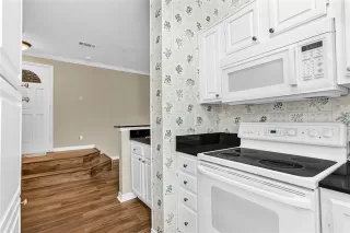 Photo #3: 21209229 Listing 