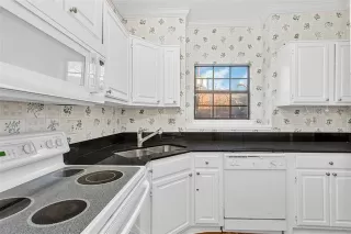 Photo #4: 21209229 Listing 