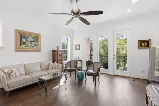 Photo #4: 21209338 Listing 